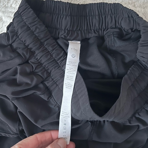 lululemon athletica Black Athletic Shorts- Hotty 2.5 in - Picture 2 of 2